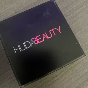 Huda beauty bronzer